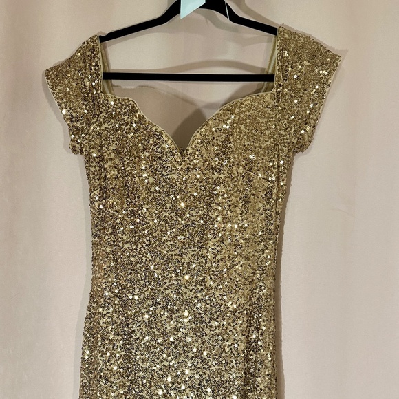 Badgley Mischka classic silloute gold gown - Picture 2 of 10